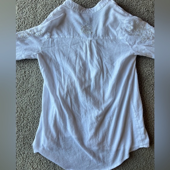 Woman’s Button Down Flowy Top - Picture 2 of 4